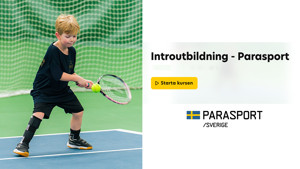 Skärmdump från utbildningen. En ung kille som spelar tennis.