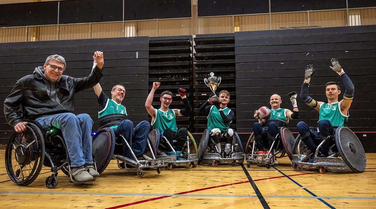 Gruppbild på svenska mästarna Nacka HI.