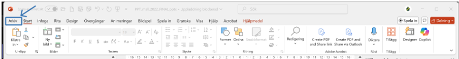 Visar flikarna och verktysfältet i PowerPoint, Arkiv fliken, den första fliken, är inringad.