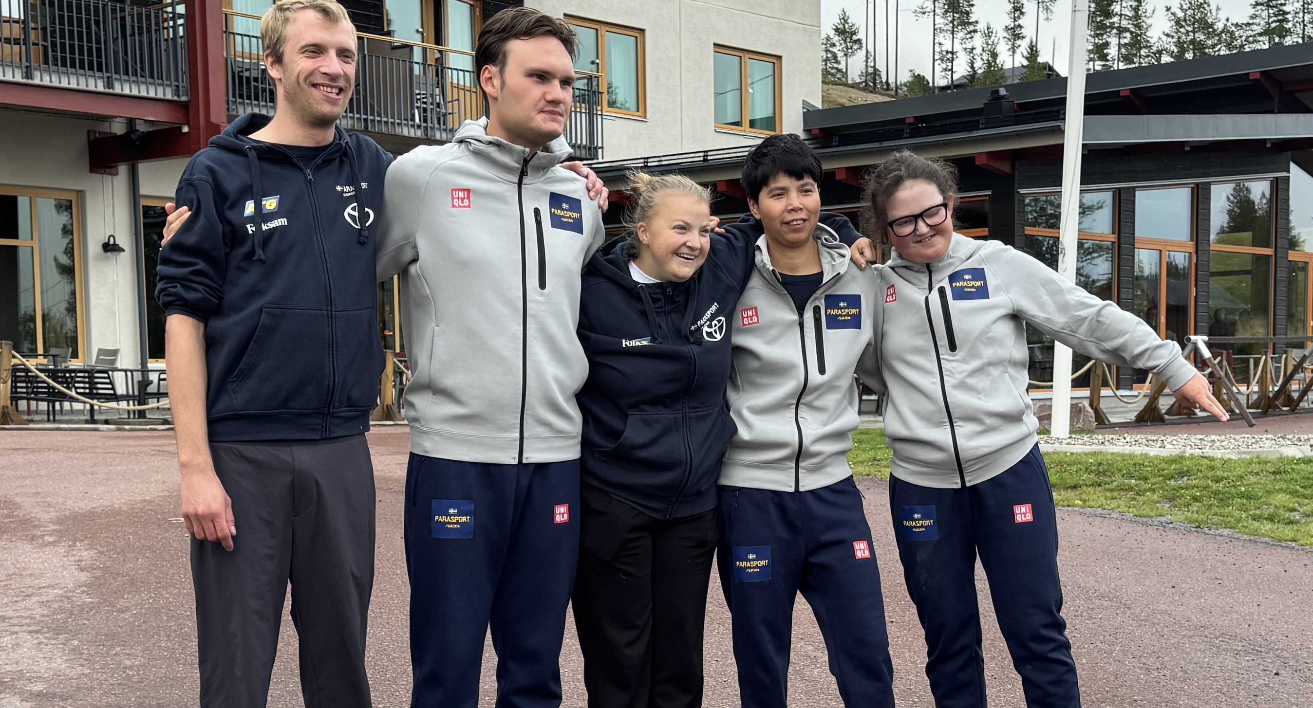 Virtuslaget framför Pernilla Wiberg Hotell i Idre Fjäll.