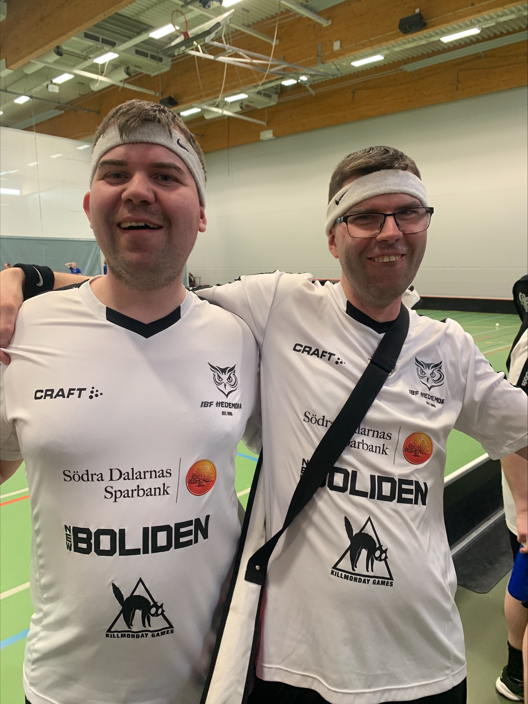 Två glada bröder ifrån det sista sammandraget i parainnebandyserien