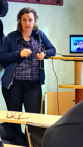 Årsmöte 2025_Linda Toregé pratar. Thomas Wilhelm med via Teams, syns på dataskärmen.