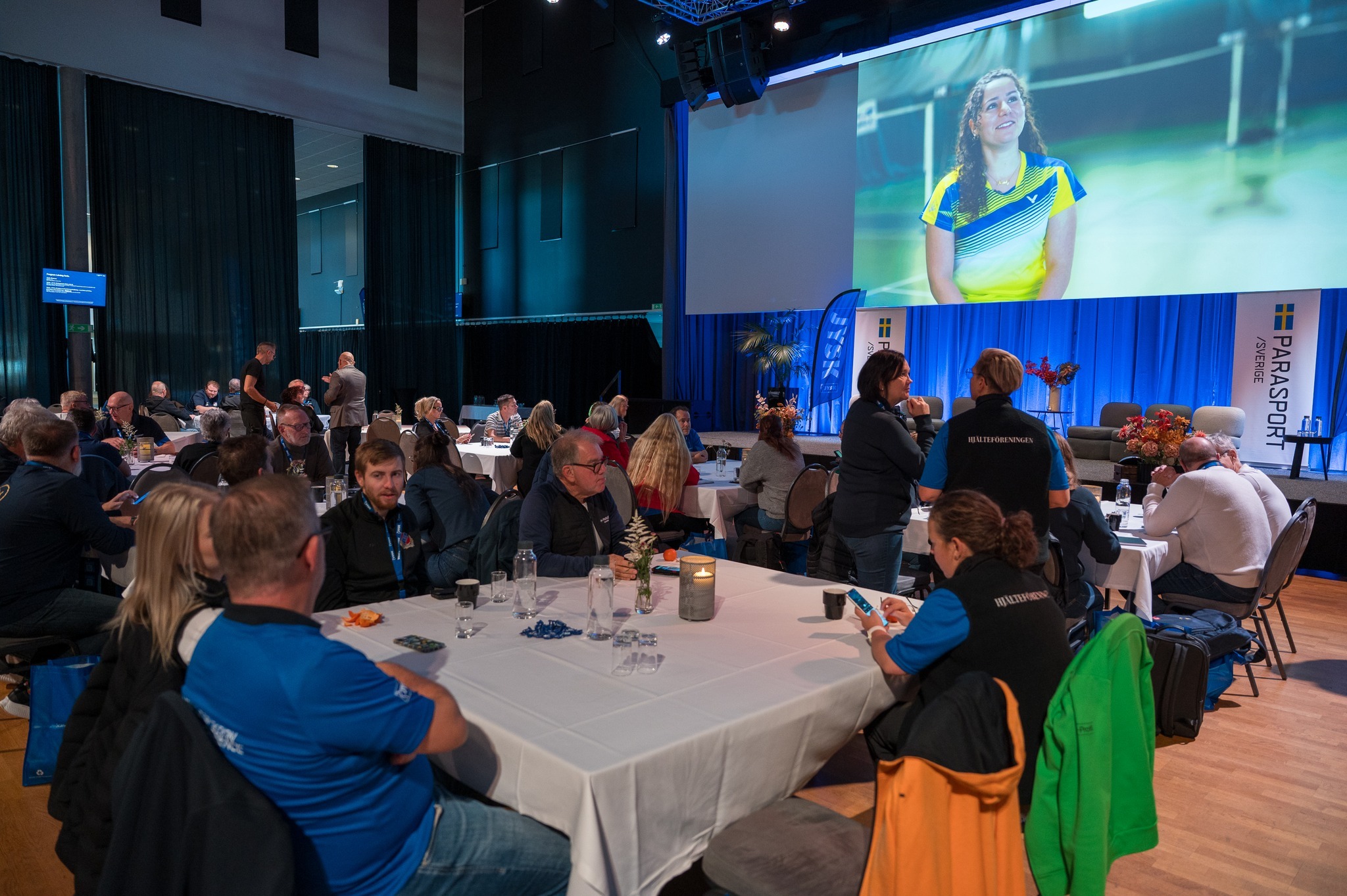 Diskussioner under helgen, ordförande Carina Karlsson syns i bild