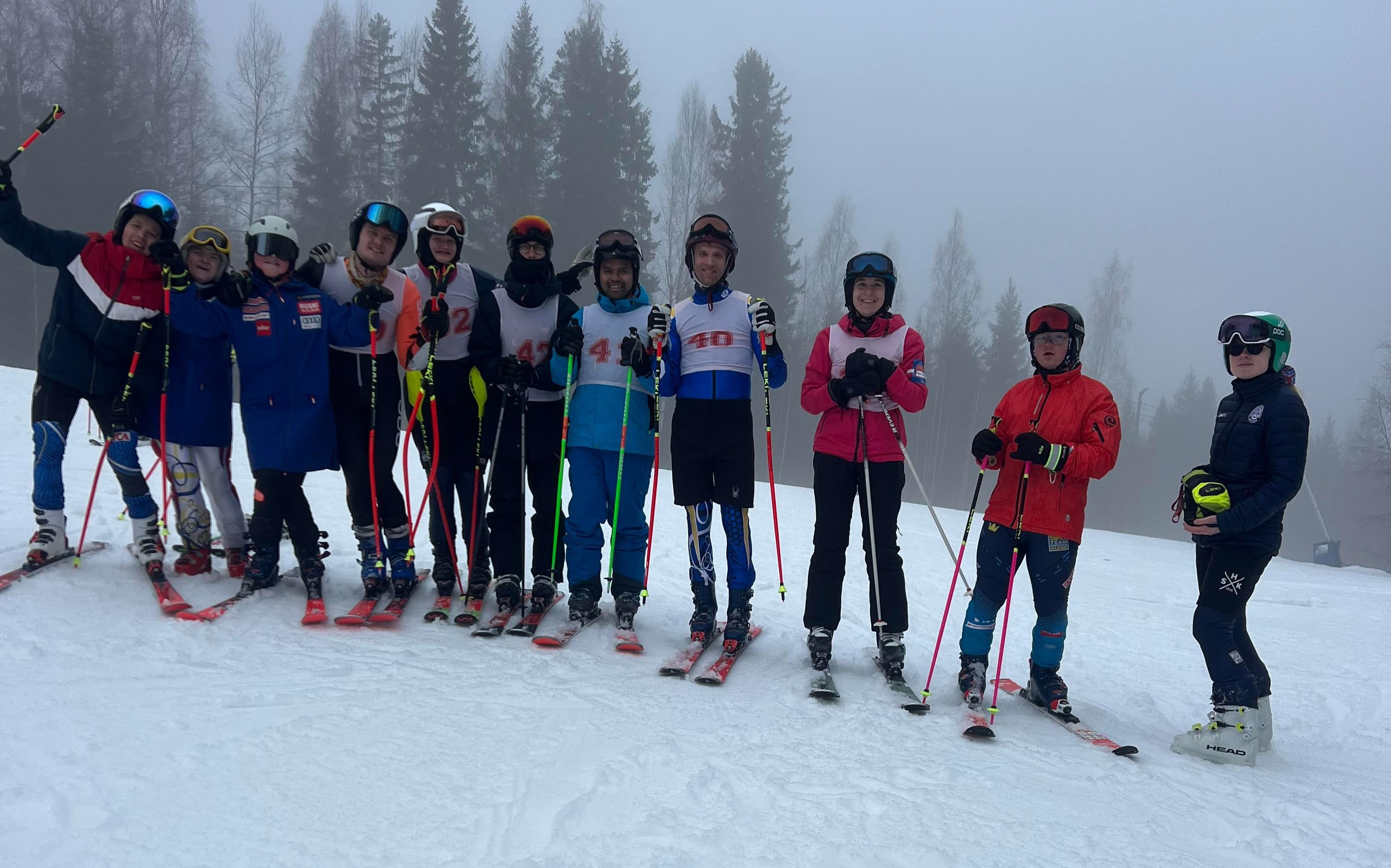 Gruppbild i backen.