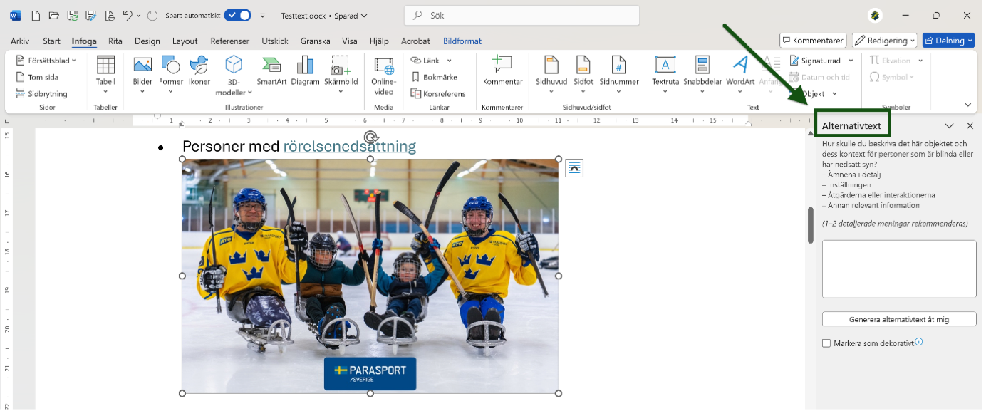 Ruta för "Alternativtext" i Word är markerad och utpekad. Skärmbild.