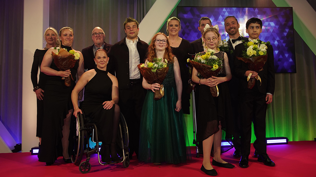 Alla vinnarna tillsammans på scenen.