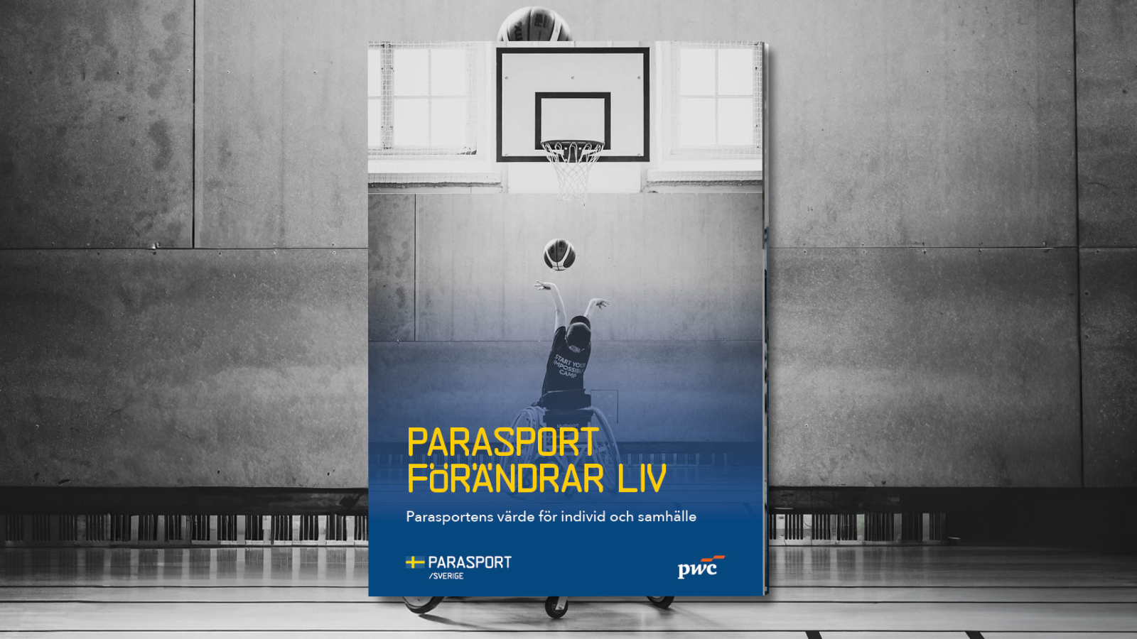 Framsidan av rapporten syns där det står "Parasport förändrar liv"