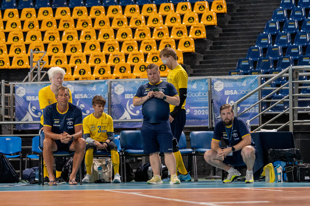 Sveriges coacher på sidlinjen av en match