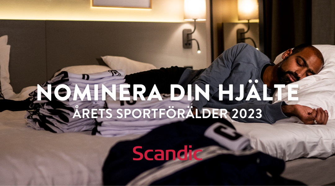 En trött pappa sover på sängen efter att ha strykt många matchtröjor.