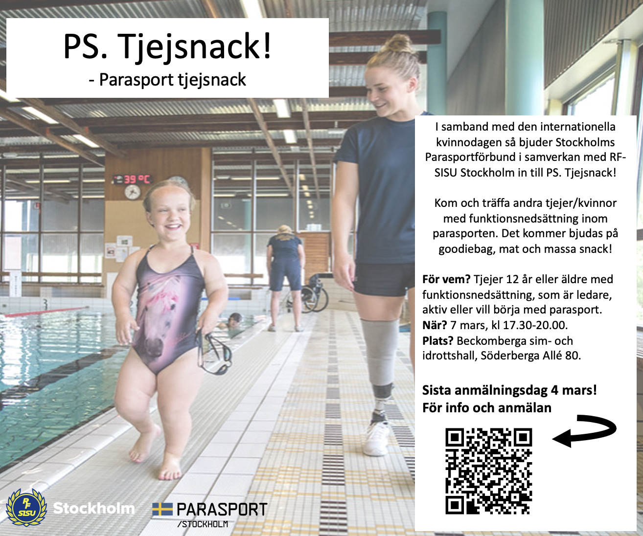 2 kvinnor står i en simhall och ser glada ut.